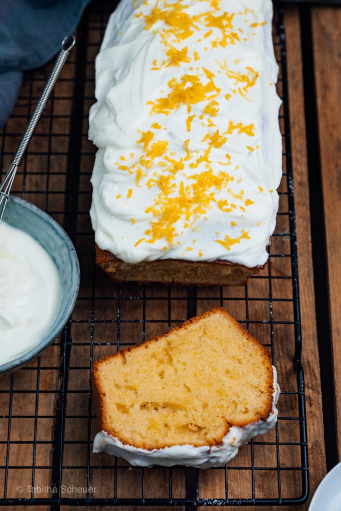 Lemon Drizzle Cake | Rezept für leckeren Zitronenkuchen mit Zitronenglasur und Sirup