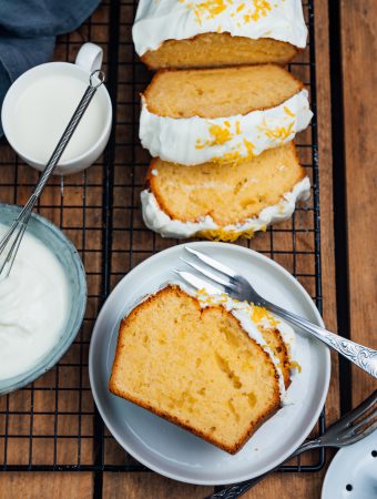 Zitronenkuchen Rezept | Rezept für Lemon Drizzle Cake | Rührkuchen Rezept wie von Oma
