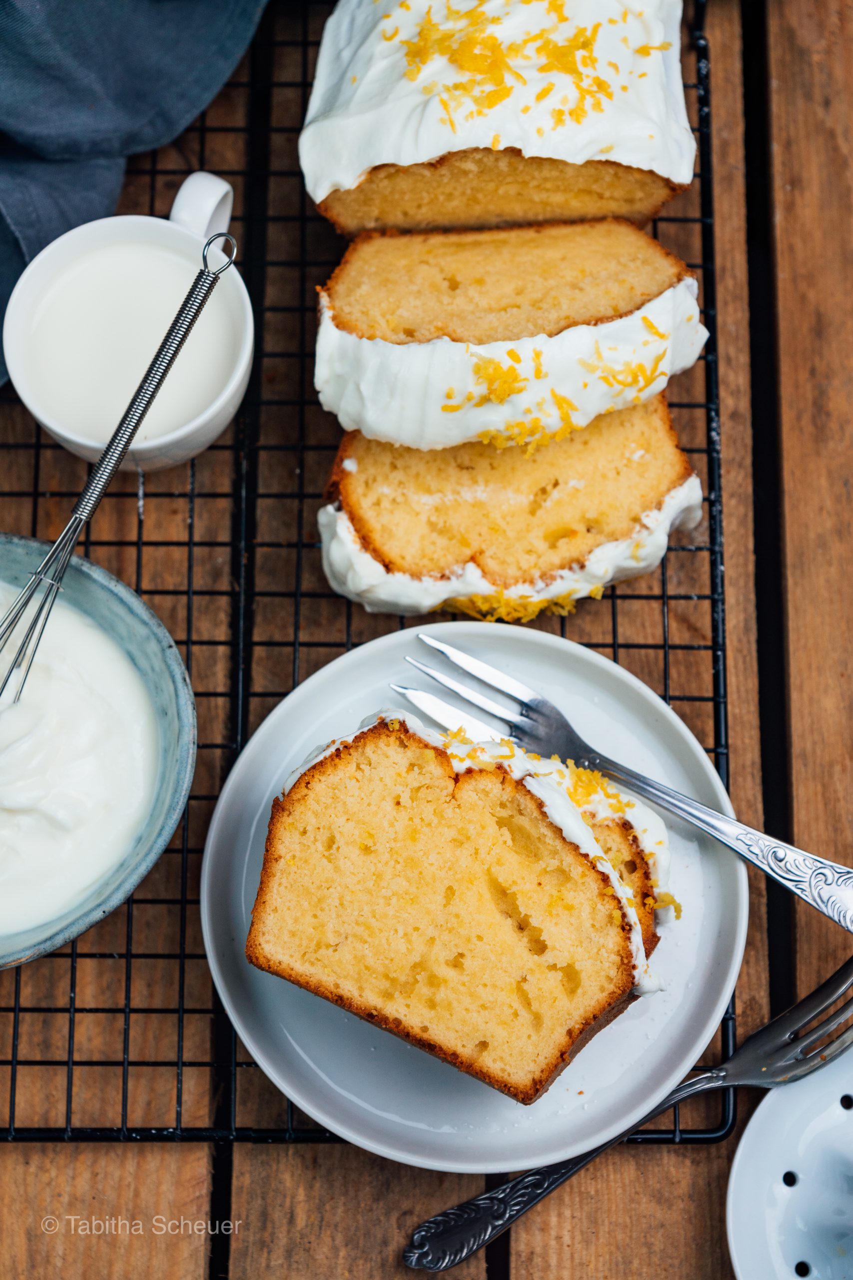 Zitronenkuchen Rezept | Rezept für Lemon Drizzle Cake | Rührkuchen Rezept wie von Oma